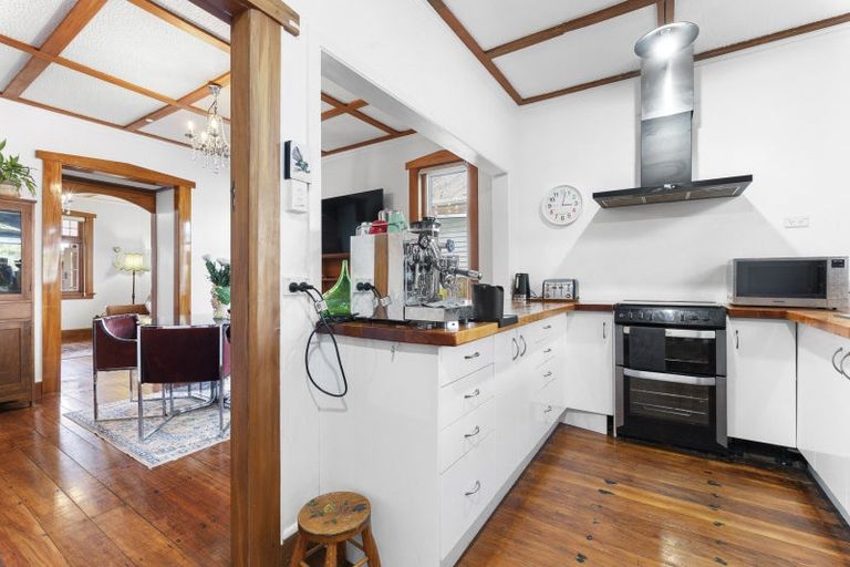 Photo of property in 5 Huatoki Street, Vogeltown, New Plymouth, 4310