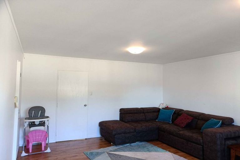 Photo of property in 2/78 West Coast Road, Glen Eden, Auckland, 0602