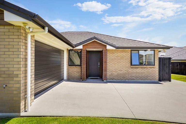 Photo of property in 8 Remana Crescent, Huapai, Kumeu, 0810