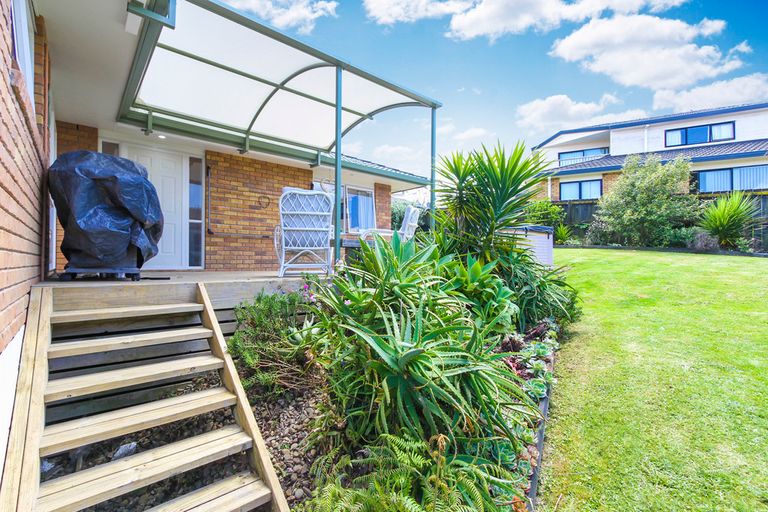 Photo of property in 62 Garton Drive, Massey, Auckland, 0614