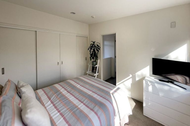 Photo of property in 76h Edmonton Road, Henderson, Auckland, 0612