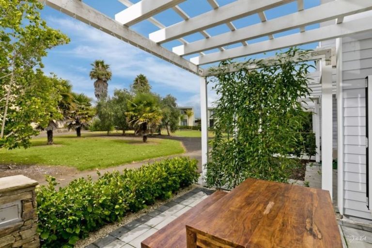 Photo of property in 36 Gunner Drive, Te Atatu Peninsula, Auckland, 0610