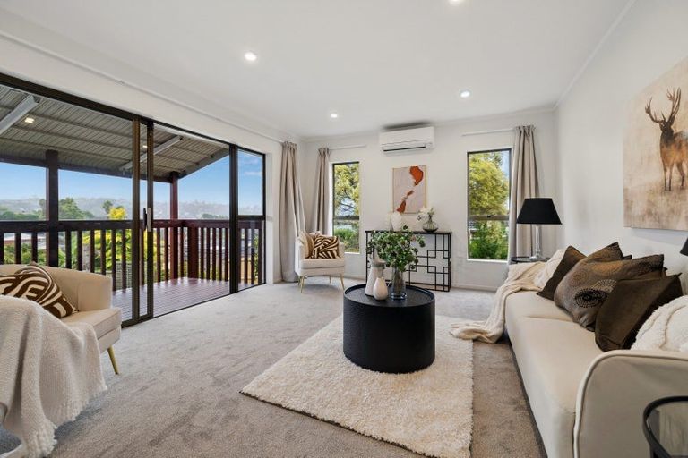 Photo of property in 1/7 Tusac Place, Totara Vale, Auckland, 0627