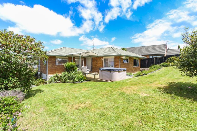 Photo of property in 62 Garton Drive, Massey, Auckland, 0614