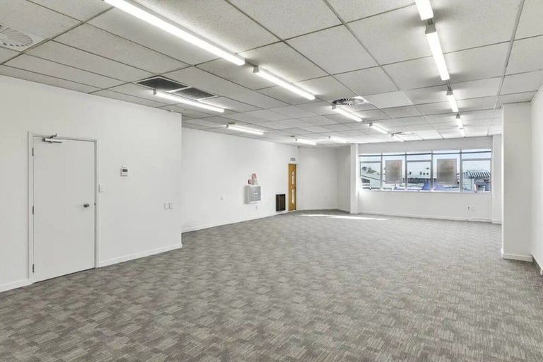 Photo of property in 224 Oxford Street, South Dunedin, Dunedin, 9012