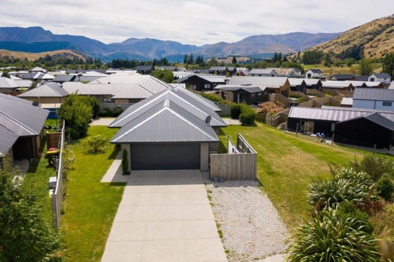 Photo of property in 15 Judge And Jury Drive, Lake Hayes, Queenstown, 9304