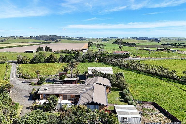 Photo of property in 242 Baylys Coast Road, Dargaville, 0377