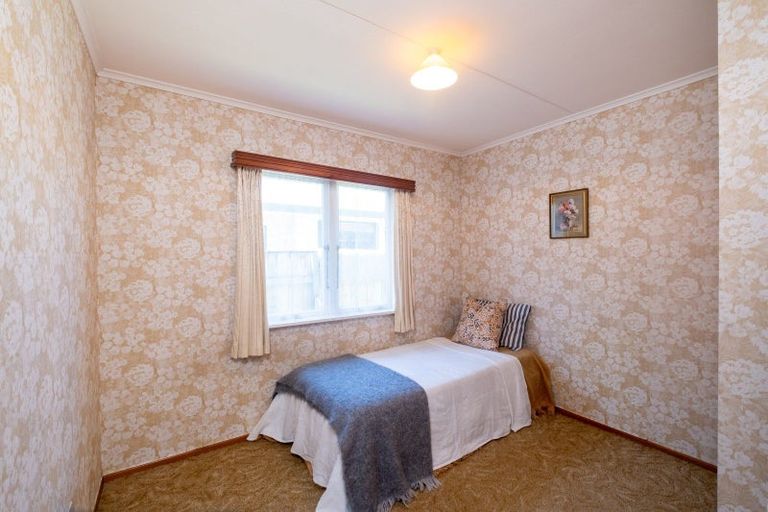 Photo of property in 6 Memorial Park Avenue, Haumoana, 4102