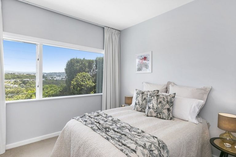 Photo of property in 114 Nevay Road, Karaka Bays, Wellington, 6022