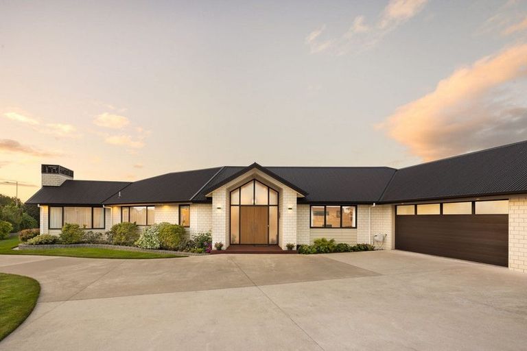 Photo of property in 2 Kotare Grove, Cambridge, 3434