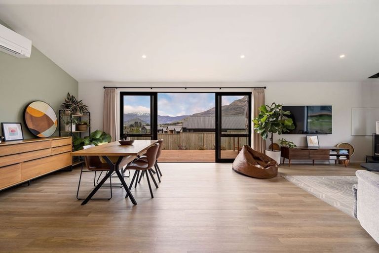 Photo of property in 25 Spur Ridge Rise, Jacks Point, 9371