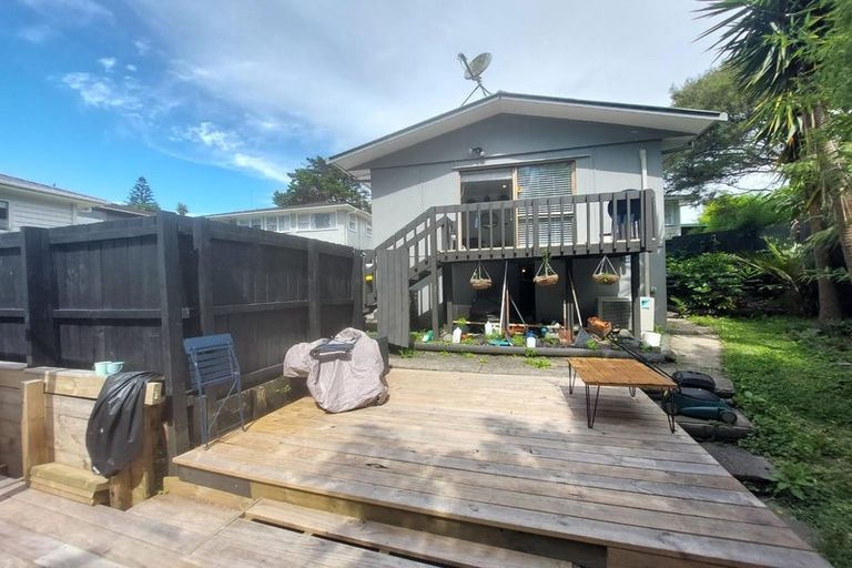 Photo of property in 14 Barnfield Place, Glendene, Auckland, 0602