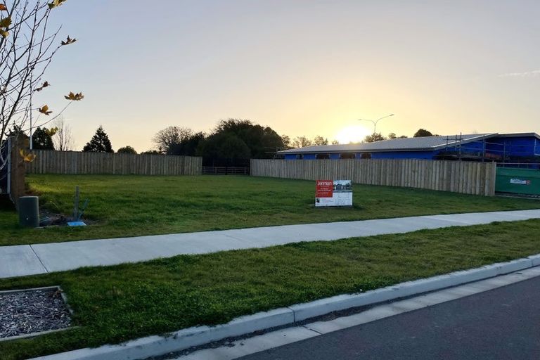 Photo of property in 37 Hanmer Crescent, Rangiora, 7400