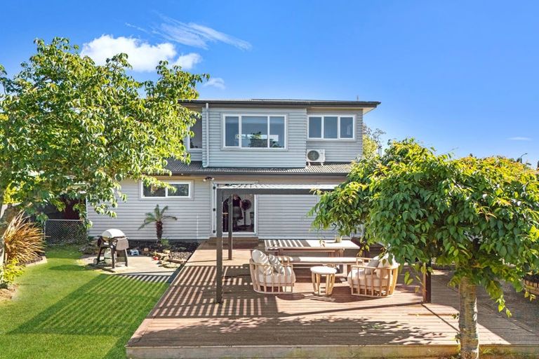 Photo of property in 2 Cambridge Terrace, Taradale, Napier, 4112