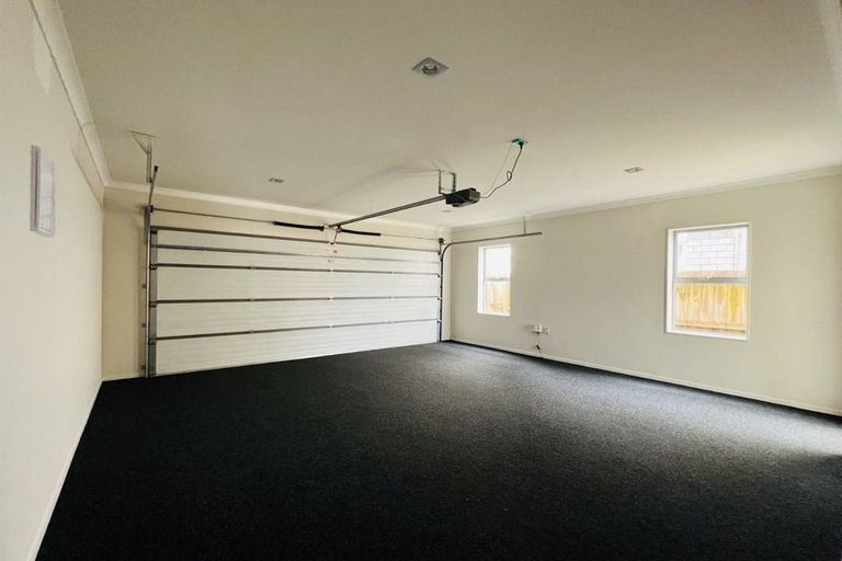 Photo of property in 16 Kira Road, Flat Bush, Auckland, 2016