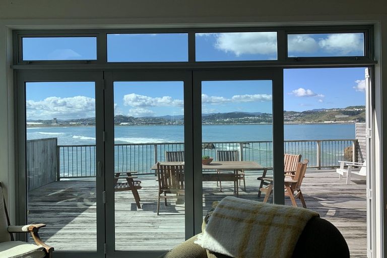 Photo of property in 253 Queens Drive, Lyall Bay, Wellington, 6022