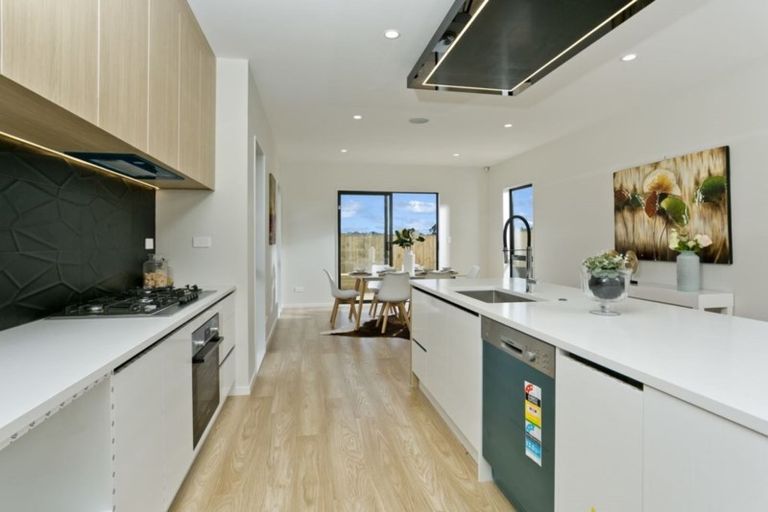 Photo of property in 18 Surf View Crescent, Red Beach, 0932