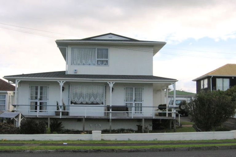 Photo of property in 422 Old Te Atatu Road, Te Atatu Peninsula, Auckland, 0610