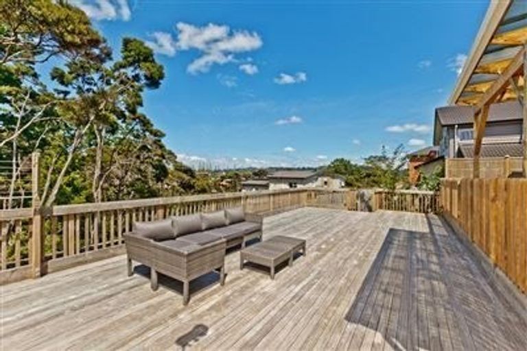 Photo of property in 52 Laurel Oak Drive, Schnapper Rock, Auckland, 0632