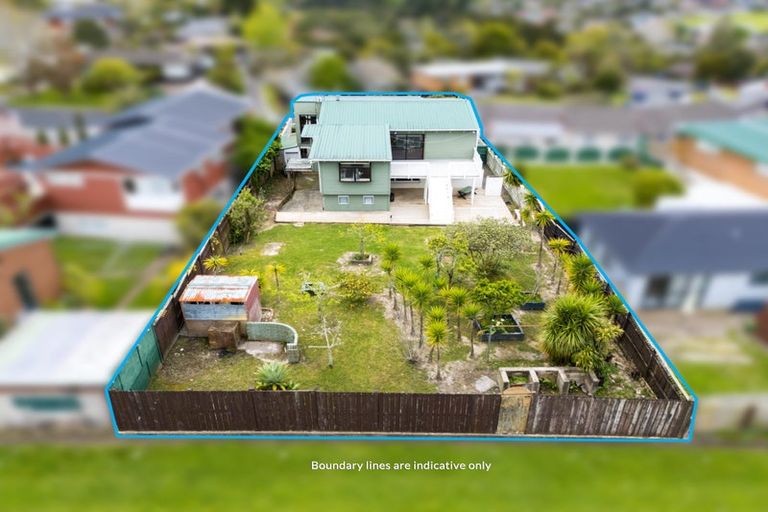Photo of property in 42 Spence Road, Henderson, Auckland, 0612