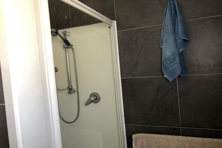 Photo of property in 2/15 Simpson Road, Ranui, Auckland, 0612