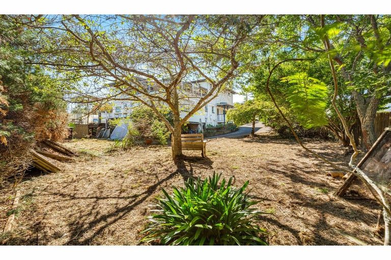 Photo of property in 7 Celsmere Lane, Te Atatu Peninsula, Auckland, 0610