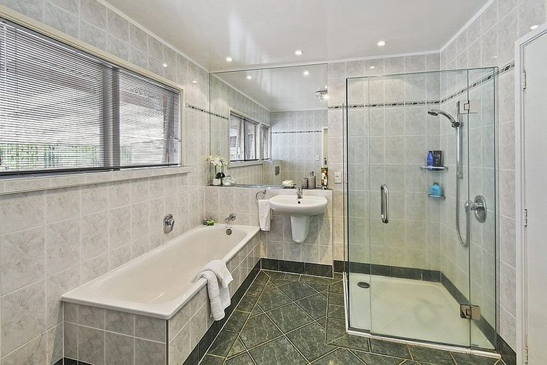 Photo of property in 8 Hamlet Place, Pukekohe, 2120