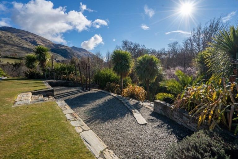 Photo of property in 5 Hollyhock Lane, Wanaka, 9305