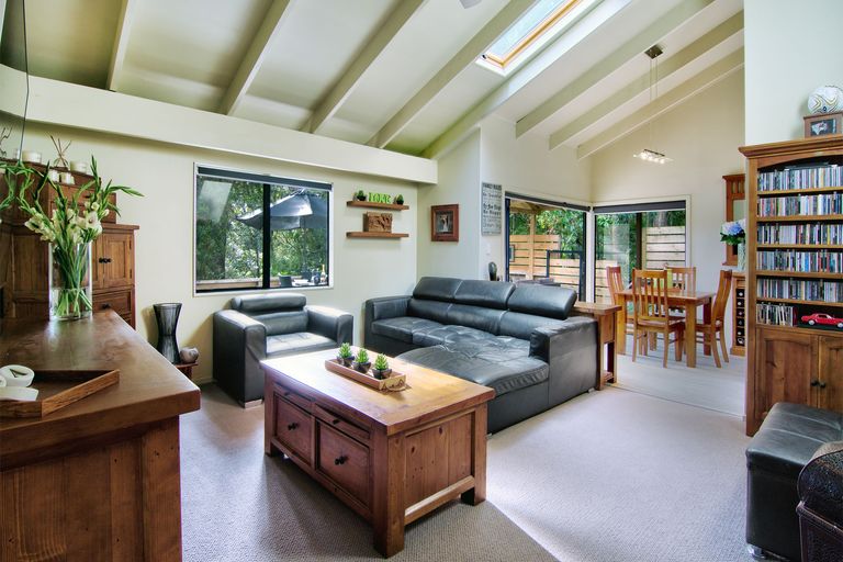 Photo of property in 11 Minnehaha Avenue, Titirangi, Auckland, 0604