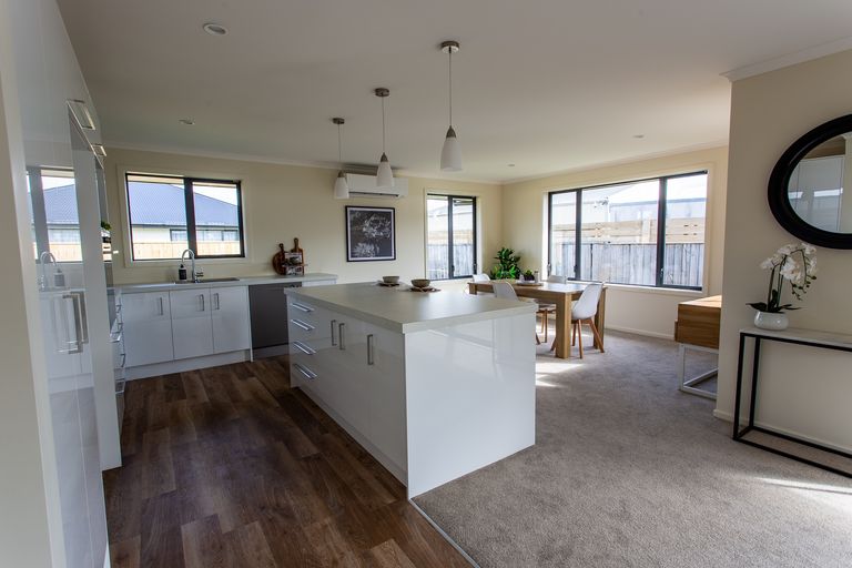 Photo of property in 7 Devon Lane, Carterton, 5713