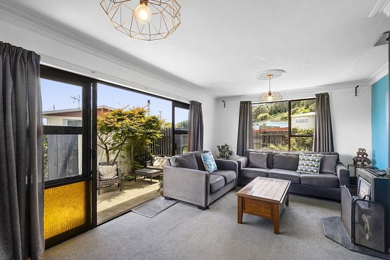 Photo of property in 32a Simons Street, Moturoa, New Plymouth, 4310