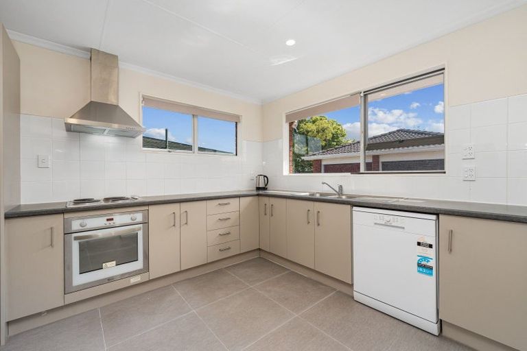 Photo of property in 11 Chippendale Crescent, Highbury, Palmerston North, 4412