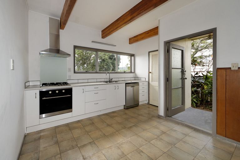 Photo of property in 5 Kotinga Avenue, Glen Eden, Auckland, 0602
