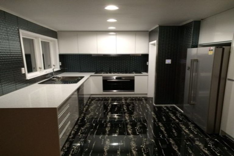 Photo of property in 84 Glamorgan Drive, Torbay, Auckland, 0630