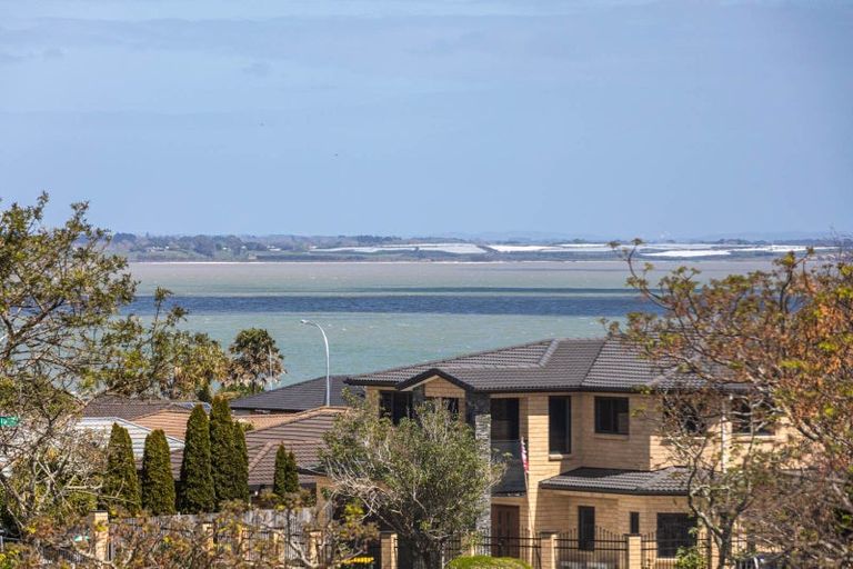 Photo of property in 1b Bellville Drive, Clendon Park, Auckland, 2103