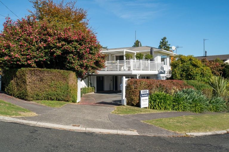 Photo of property in 17 Chesham Avenue, Waipahihi, Taupo, 3330