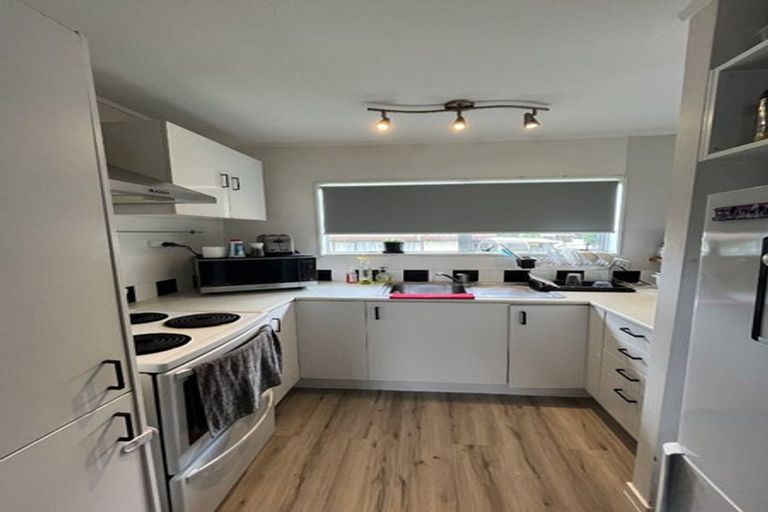 Photo of property in 2/41 Great South Road, Papakura, 2110