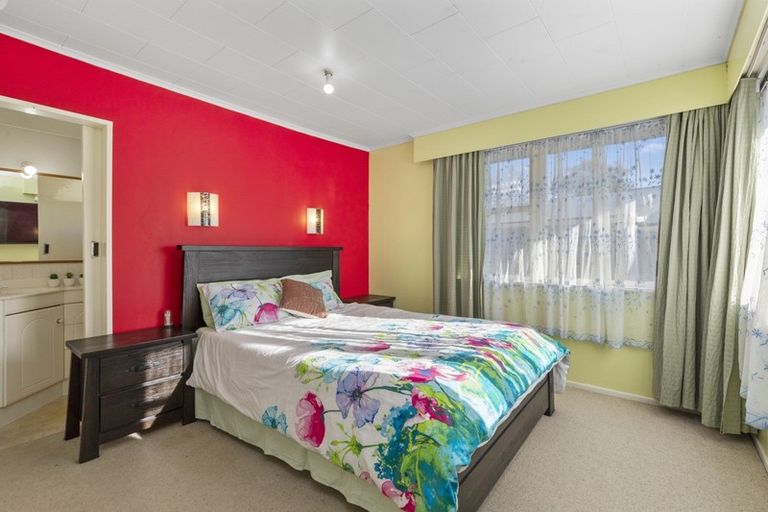 Photo of property in 35 Dalton Grove, Stokes Valley, Lower Hutt, 5019
