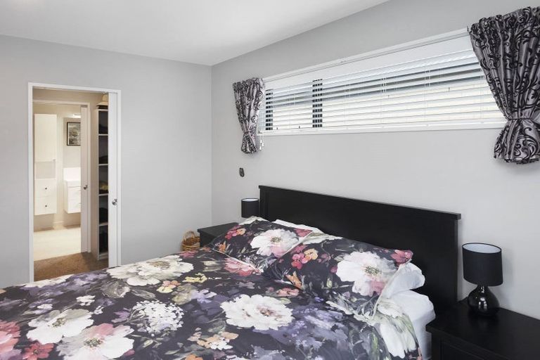 Photo of property in 2 Strone Close, Broomfield, Christchurch, 8042