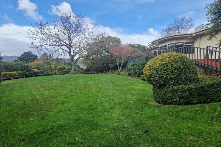 Photo of property in 18 Corrondella Grove, Belmont, Lower Hutt, 5010
