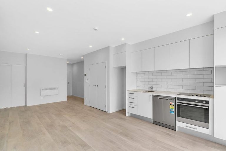 Photo of property in 2 Ko Street, Northcote, Auckland, 0627