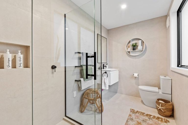 Photo of property in 10 Zita Avenue, Matakatia, Whangaparaoa, 0930