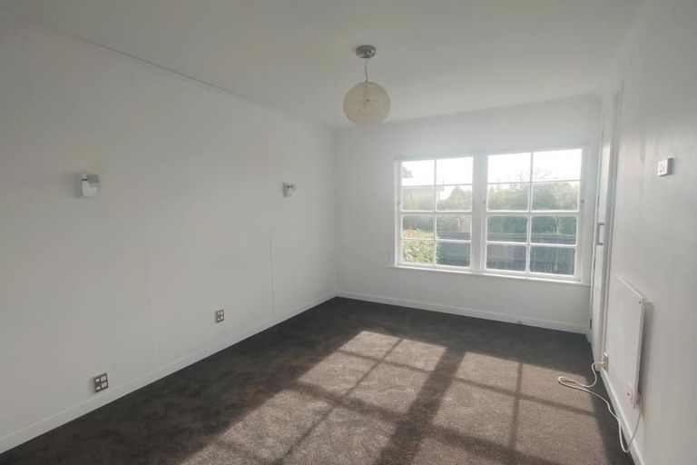 Photo of property in 33b Gill Avenue, Te Atatu Peninsula, Auckland, 0610