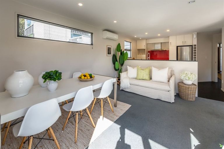 Photo of property in 35 Oakford Close, Riccarton, Christchurch, 8011