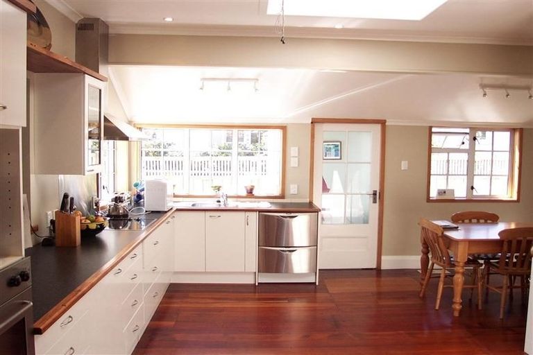 Photo of property in 1 Ranui Crescent, Khandallah, Wellington, 6035