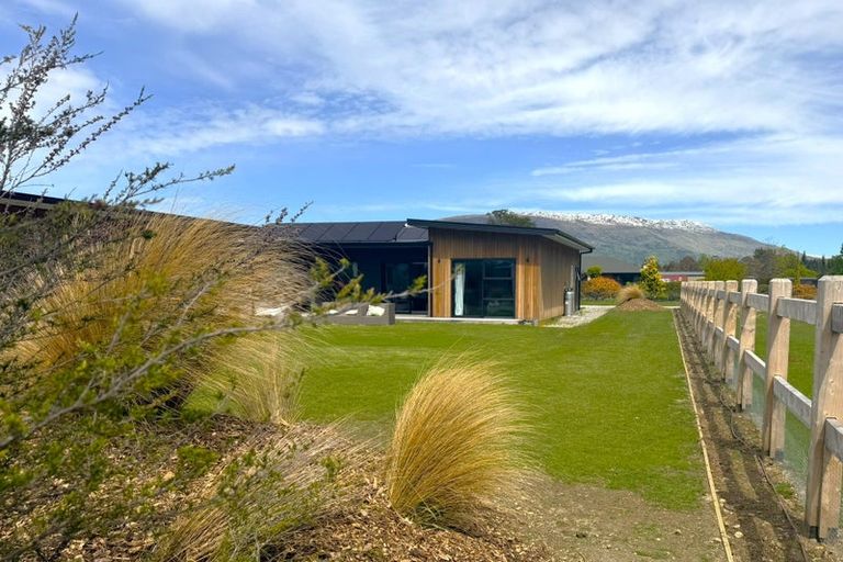 Photo of property in 22 Old Racecourse Road, Albert Town, Wanaka, 9305