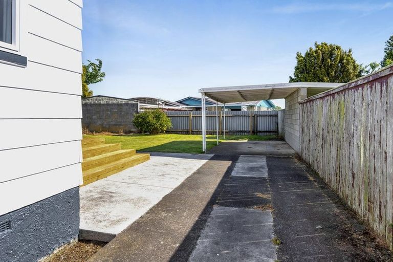 Photo of property in 37 Kamahi Avenue, Hawera, 4610