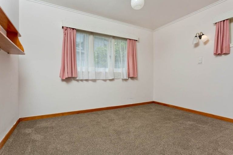 Photo of property in 8 Radiata Lane, Chatswood, Auckland, 0626