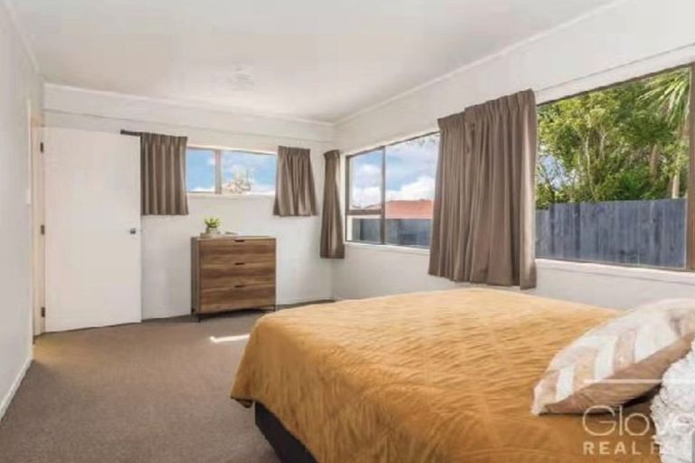 Photo of property in 4/13 Northall Road, New Lynn, Auckland, 0600