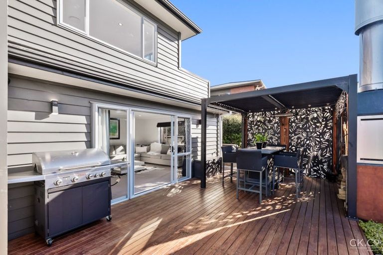 Photo of property in 15 Frankie Stevens Place, Riverstone Terraces, Upper Hutt, 5018